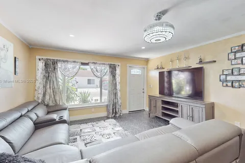 18044 NW 41st Pl, Miami Gardens FL 33055