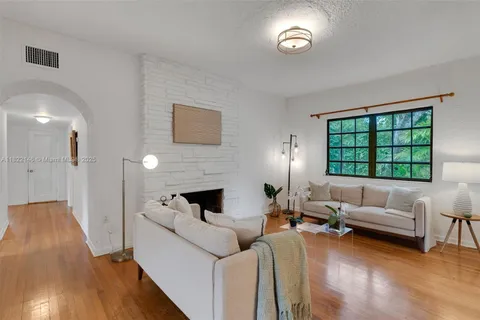 425 Cadagua Ave, Coral Gables FL 33146