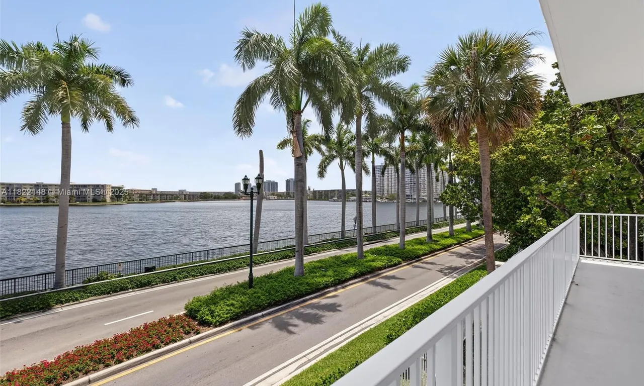 2851 NE 183rd St # 216E, Aventura FL 33160