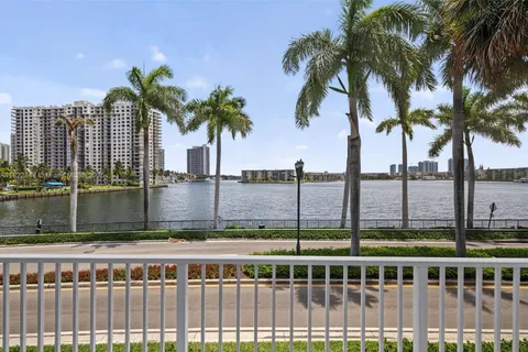 2851 NE 183rd St # 216E, Aventura FL 33160