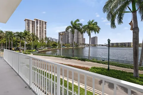 2851 NE 183rd St # 216E, Aventura FL 33160