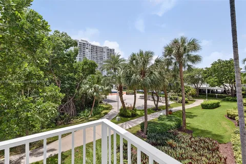 2851 NE 183rd St # 216E, Aventura FL 33160