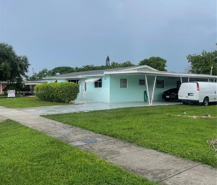 1841 SW 42nd Ter, Fort Lauderdale FL 33317