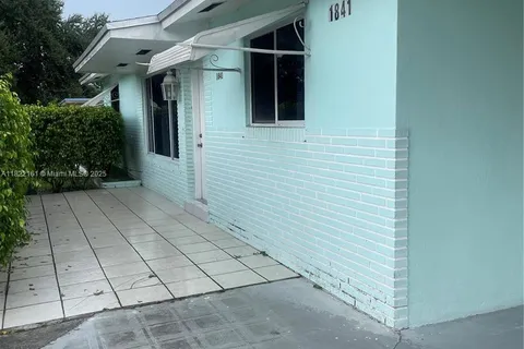 1841 SW 42nd Ter, Fort Lauderdale FL 33317