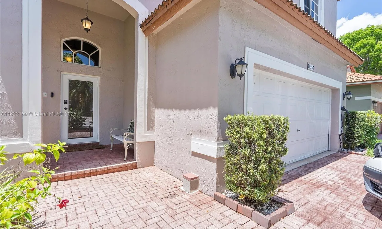 19257 NW 14th St, Pembroke Pines FL 33029
