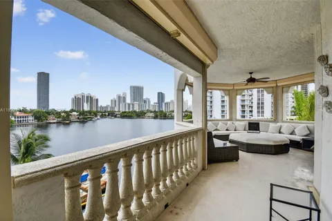 19925 NE 39th Pl # 404, Aventura FL 33180