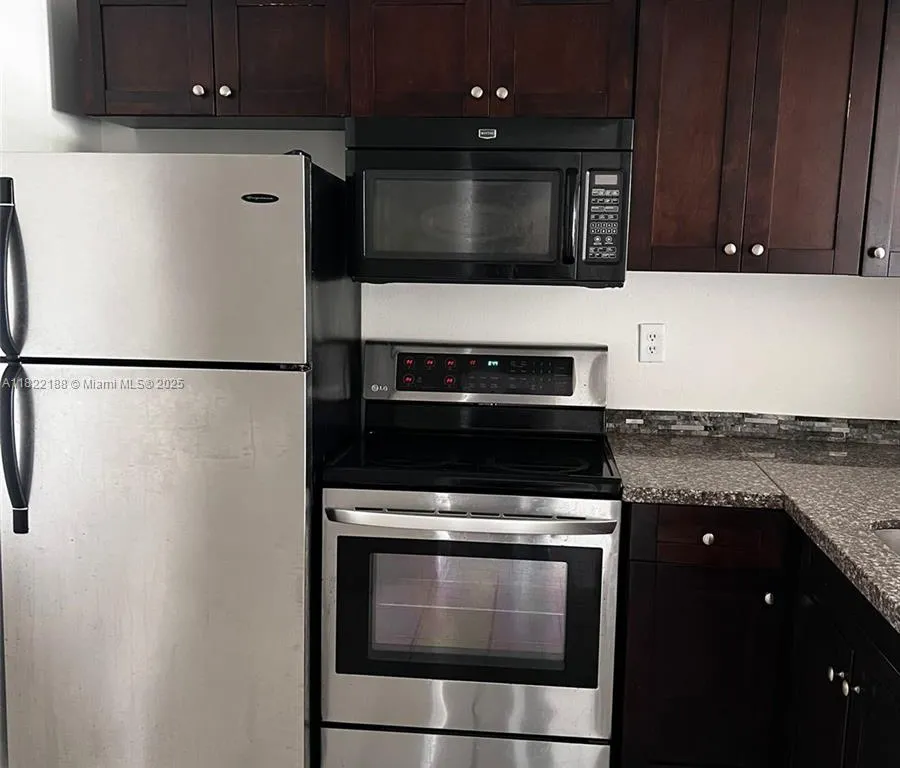 498 NW 165th St Rd # D303, Miami FL 33169
