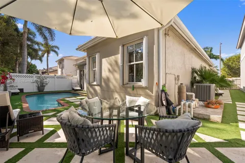 4851 NW 112th Ct, Doral FL 33178