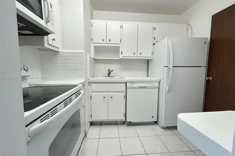 2899 Collins Ave # 1642, Miami Beach FL 33140