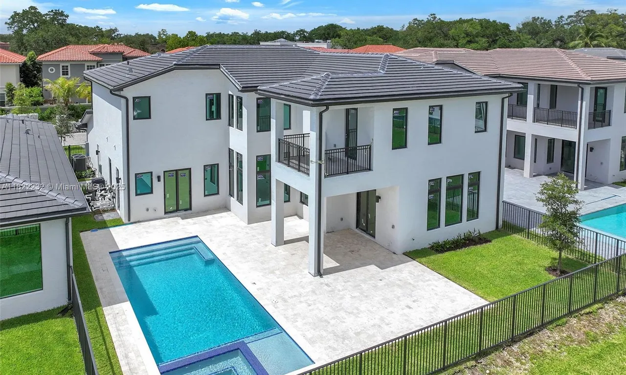 3511 S Ashwood Cir S, Hollywood FL 33312
