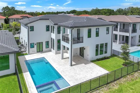 3511 S Ashwood Cir S, Hollywood FL 33312