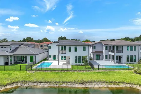 3511 S Ashwood Cir S, Hollywood FL 33312