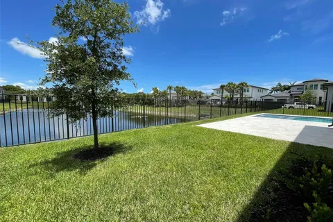3511 S Ashwood Cir S, Hollywood FL 33312