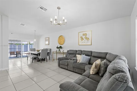 13254 SW 275th Ln, Homestead FL 33032