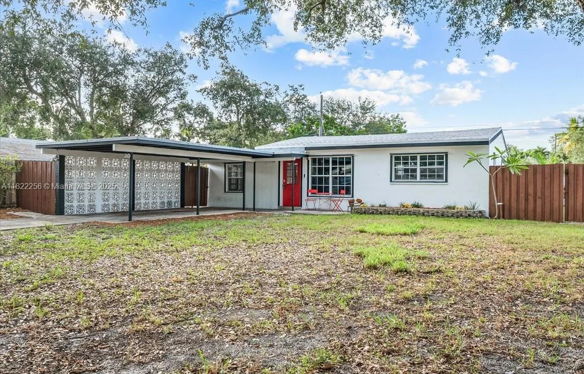 6801 Atlanta St, Hollywood FL 33024