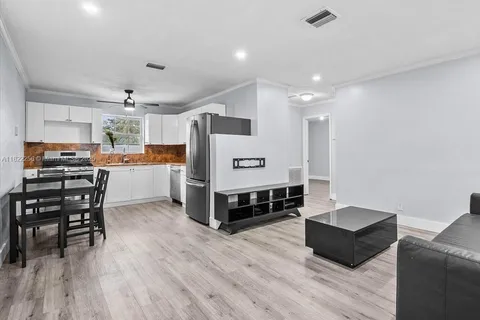 6801 Atlanta St, Hollywood FL 33024