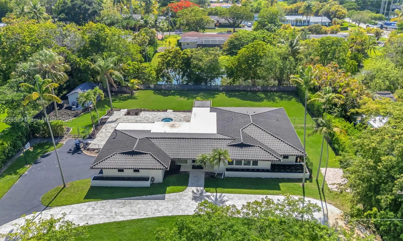 11230 SW 69th Ct, Pinecrest FL 33156