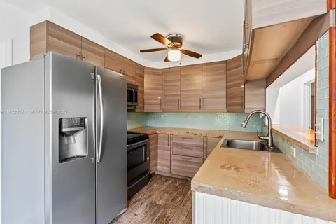 6073 NW 27th St, Margate FL 33063
