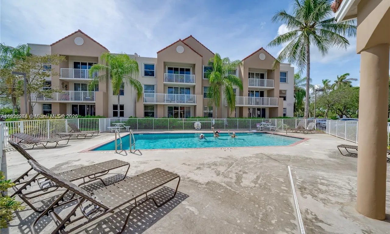2711 Ocean Club Blvd # 207, Hollywood FL 33019