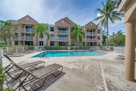 2711 Ocean Club Blvd # 207, Hollywood FL 33019