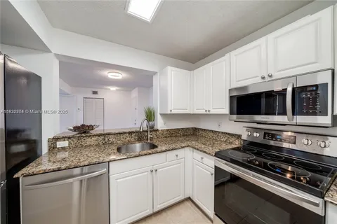 2711 Ocean Club Blvd # 207, Hollywood FL 33019