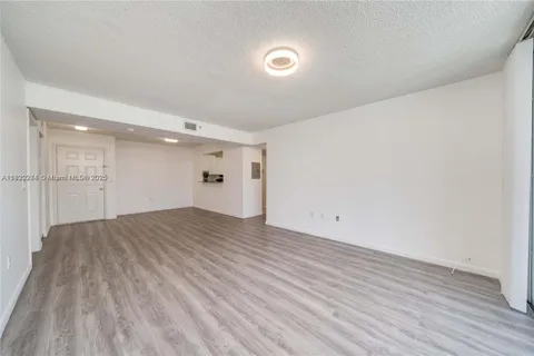 2711 Ocean Club Blvd # 207, Hollywood FL 33019