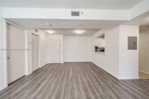 2711 Ocean Club Blvd # 207, Hollywood FL 33019