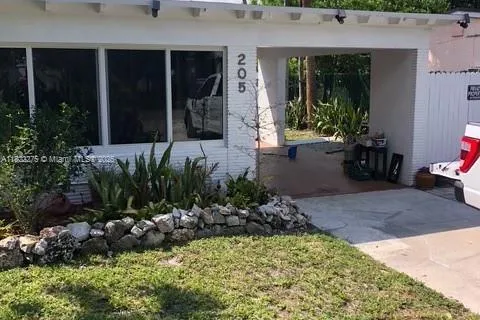205 SW 21st Way, Fort Lauderdale FL 33312
