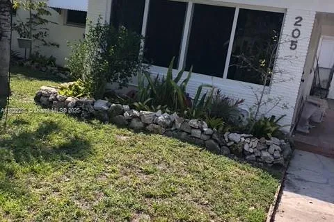 205 SW 21st Way, Fort Lauderdale FL 33312