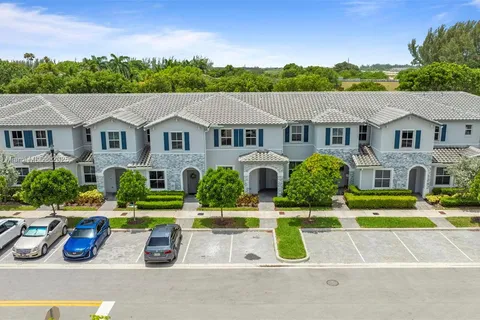 2668 SE 19th St, Homestead FL 33035