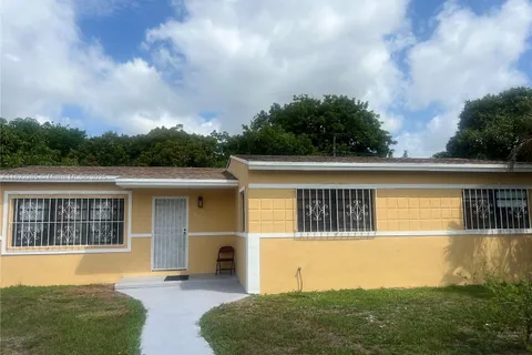 821 NW 183rd Dr, Miami Gardens FL 33169