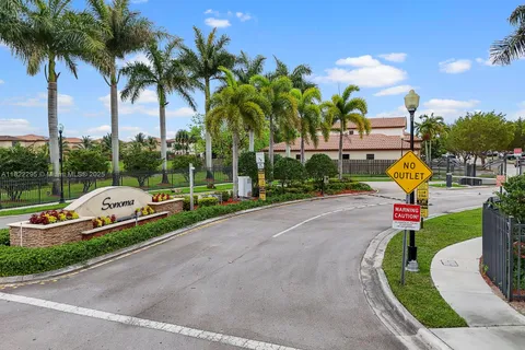 572 SE 34th Ter, Homestead FL 33033