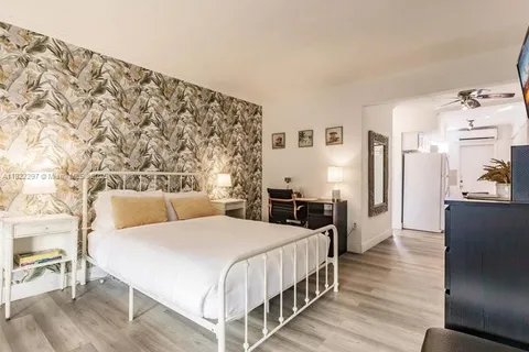 4015 Indian Creek Dr # 204, Miami Beach FL 33140
