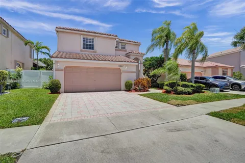 15827 NW 4th Ct, Pembroke Pines FL 33028