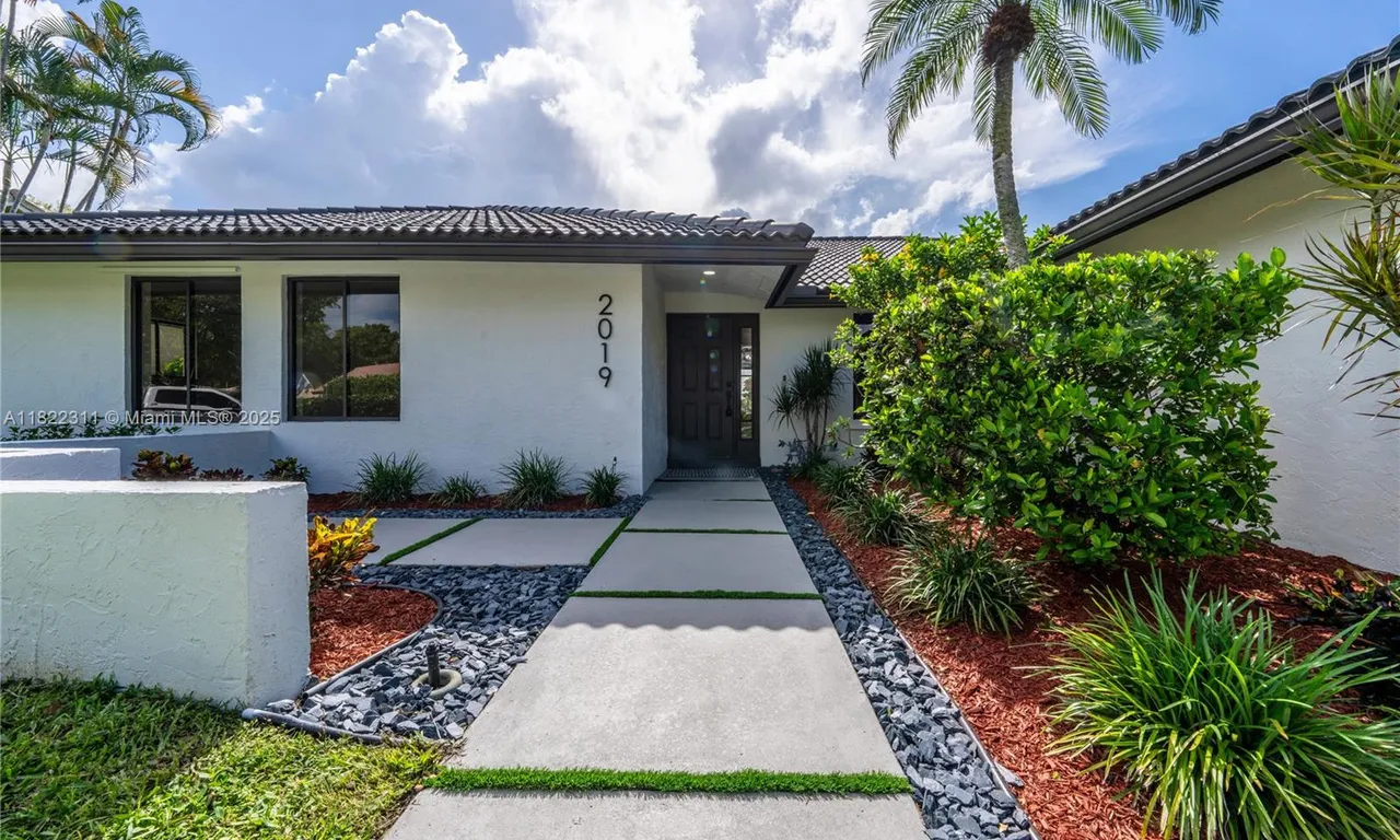 2019 NW 108th Ln, Coral Springs FL 33071