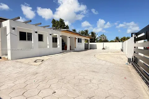 9961 SW 41st Ter, Miami FL 33165