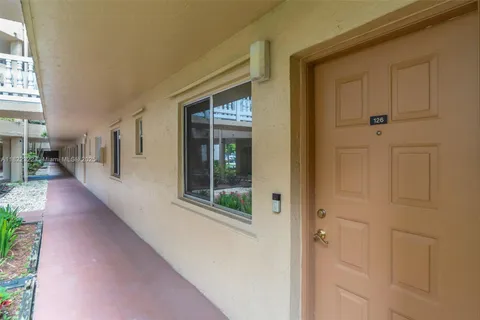 17000 NW 67th Ave # 126, Hialeah FL 33015