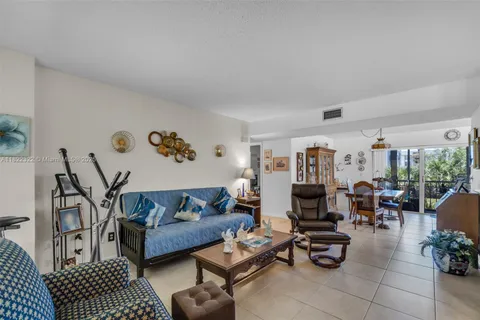 17000 NW 67th Ave # 126, Hialeah FL 33015
