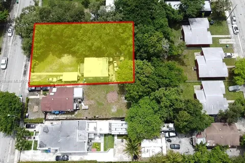 337 NW 48th St, Miami FL 33127