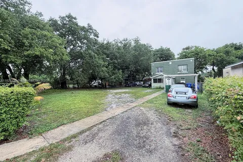 337 NW 48th St, Miami FL 33127