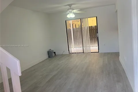 2354 W 62nd St # 13, Hialeah FL 33016