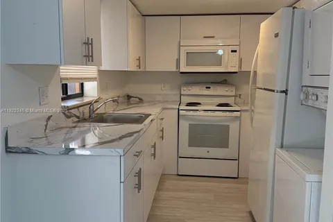 2354 W 62nd St # 13, Hialeah FL 33016