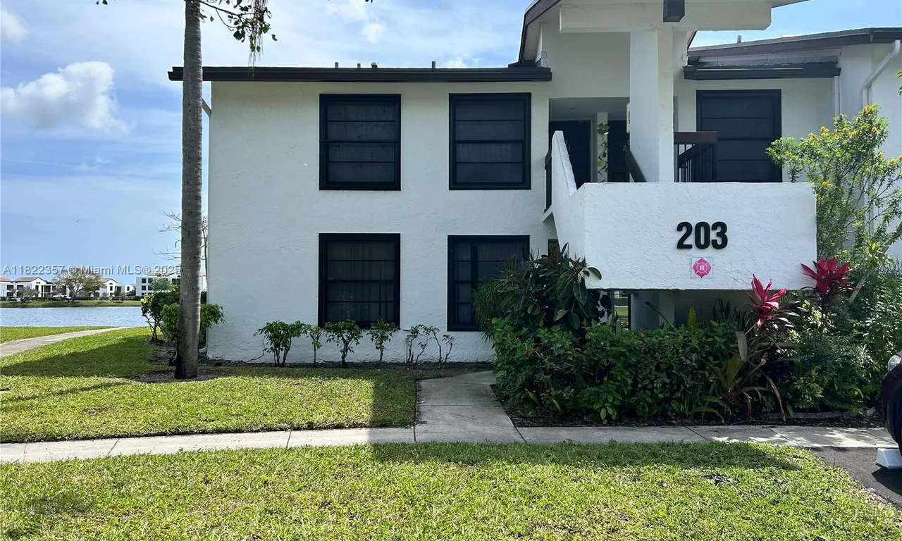 203 Lake Pointe Dr # 102, Oakland Park FL 33309