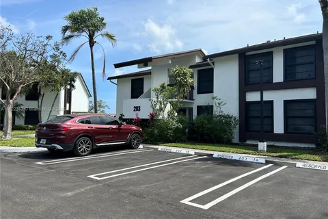 203 Lake Pointe Dr # 102, Oakland Park FL 33309