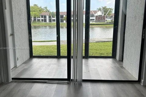 203 Lake Pointe Dr # 102, Oakland Park FL 33309