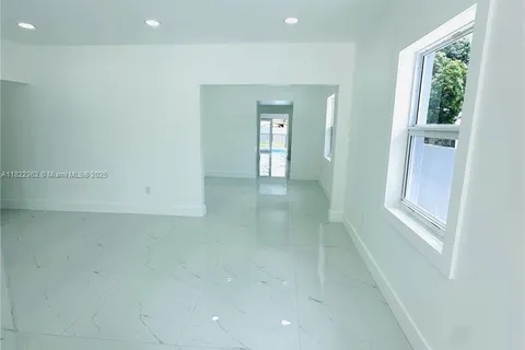 82 E 16th St, Hialeah FL 33010