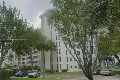 3090 N Course Dr # 807, Pompano Beach FL 33069