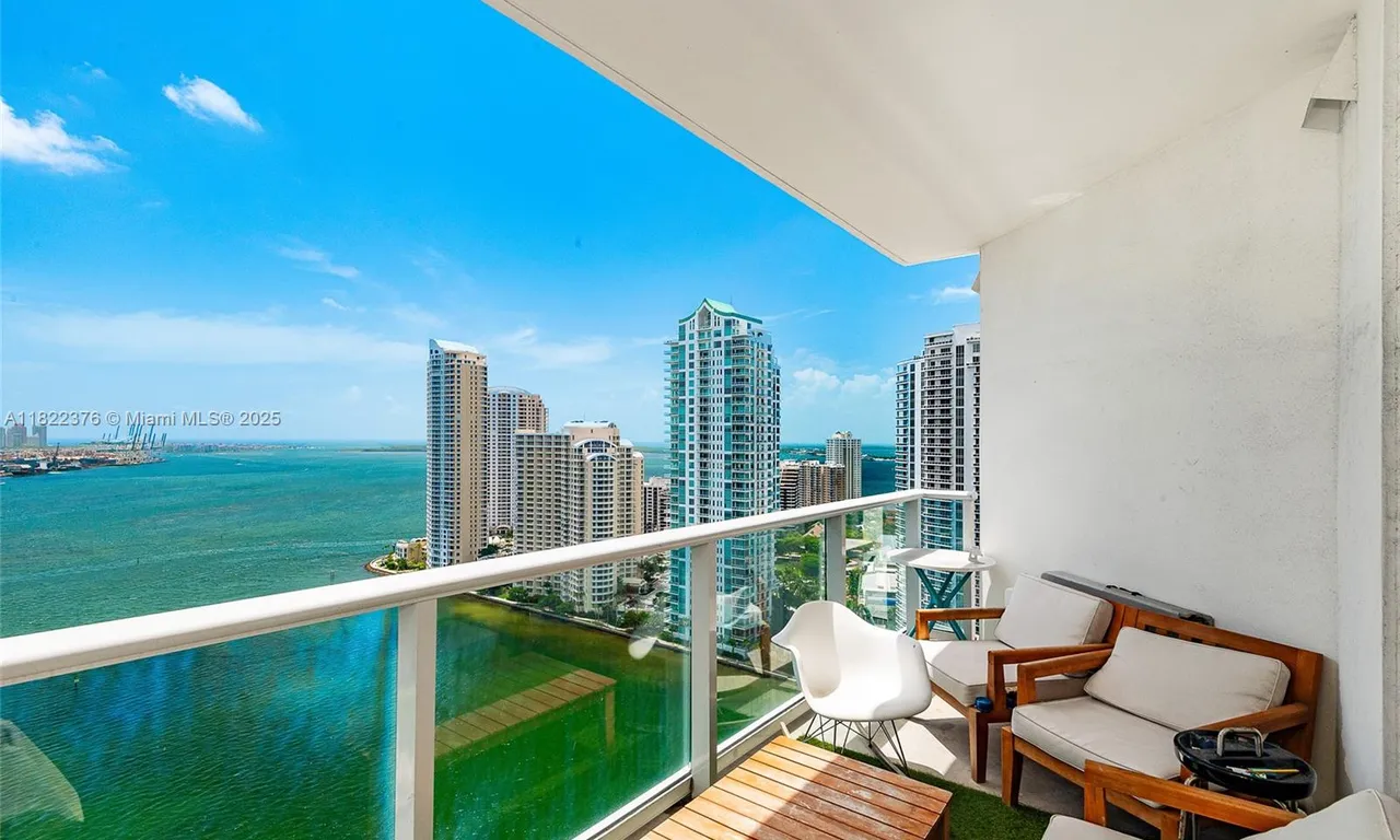 300 S Biscayne Blvd # 2612, Miami FL 33131