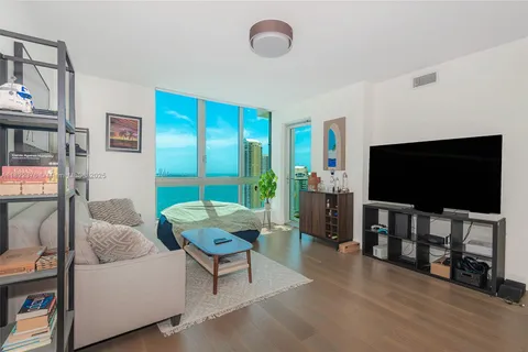 300 S Biscayne Blvd # 2612, Miami FL 33131