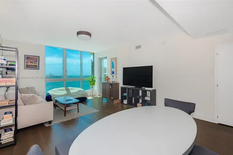 300 S Biscayne Blvd # 2612, Miami FL 33131